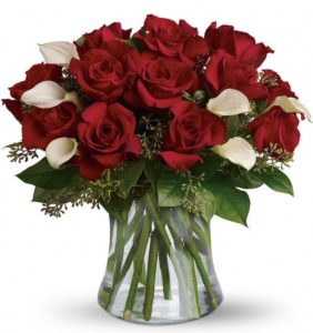 The look of love is charmingly reflected in this romantic array of red roses and fragrant white callas. Beautifully presented in a sparkling glass vase, these gorgeous flowers will say what's in your heart more eloquently than words.