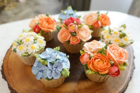 Beautiful flower cupcake for wedding